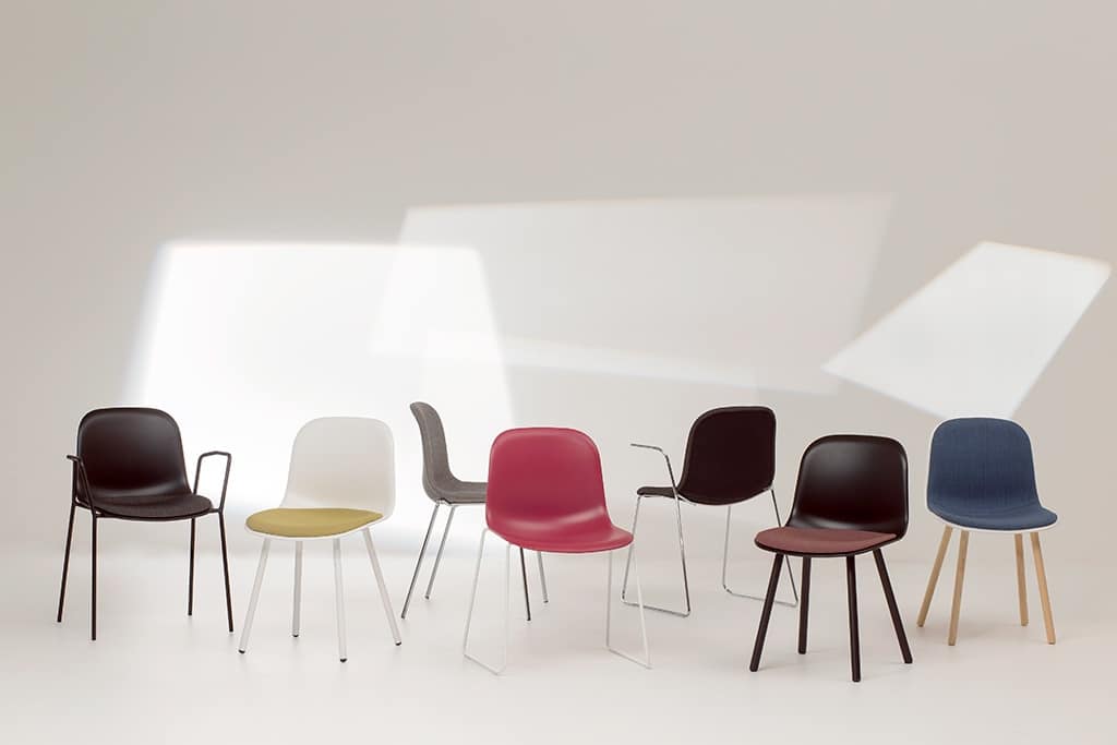 Máni SL, Visitor chair with colored polypropylene shell