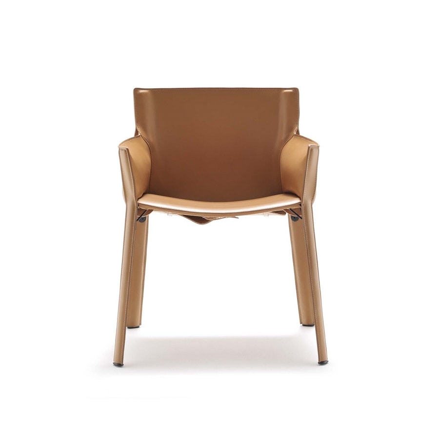 P90, Comfortable and versatile armchair in leather