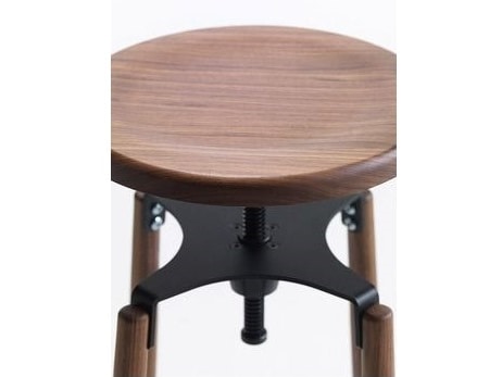 Vitone, Height-adjustable walnut stool