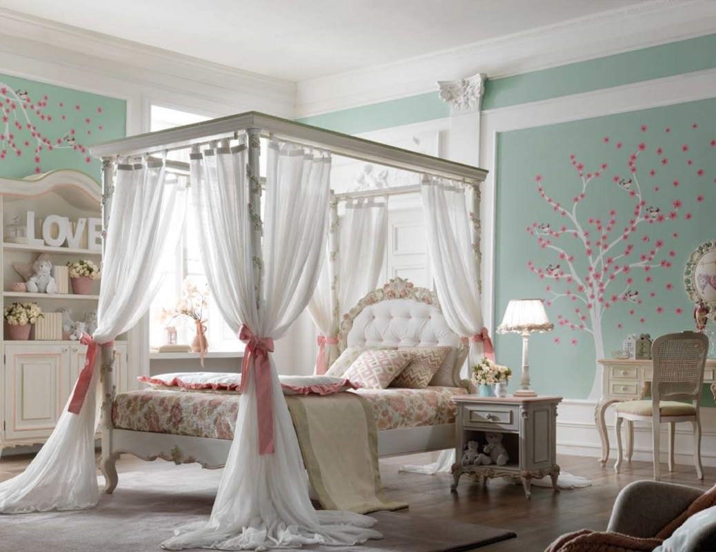Luigi XVI Luigino, Girl's bedroom, with an elegant and luxurious style