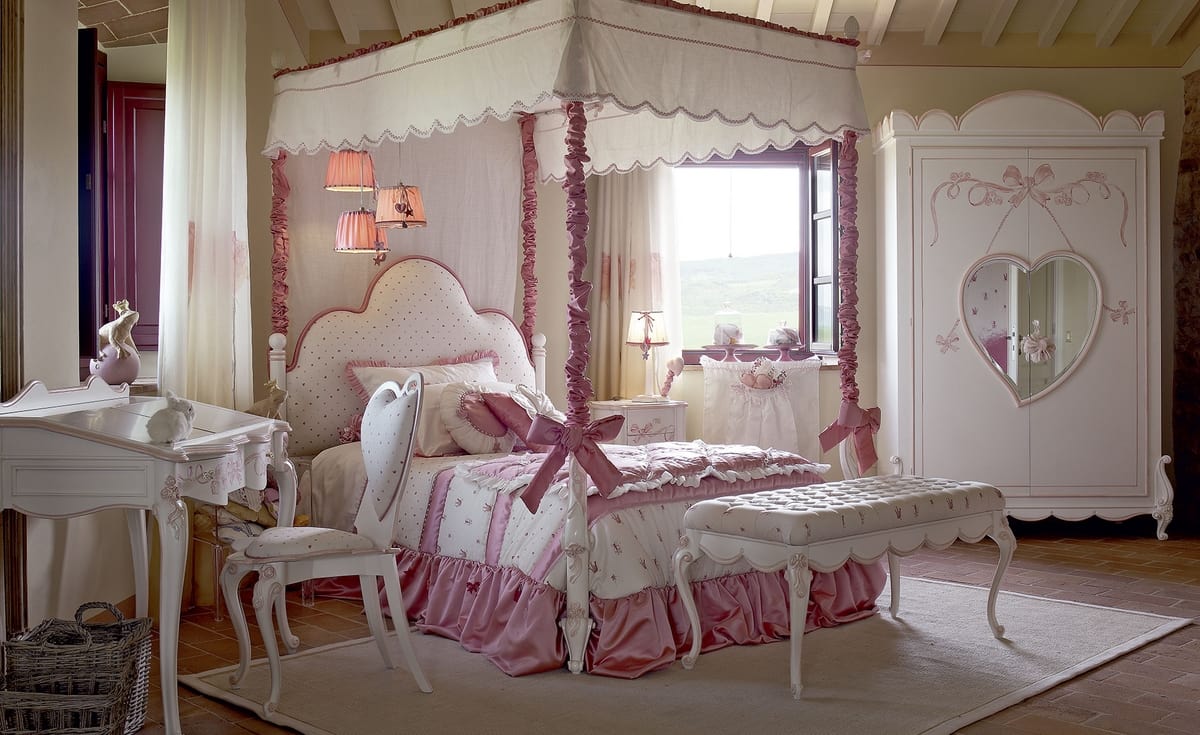 Nuvola, Bedroom for little girls, with canopy bed