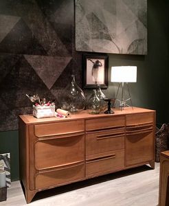 Cleo, Wooden sideboard