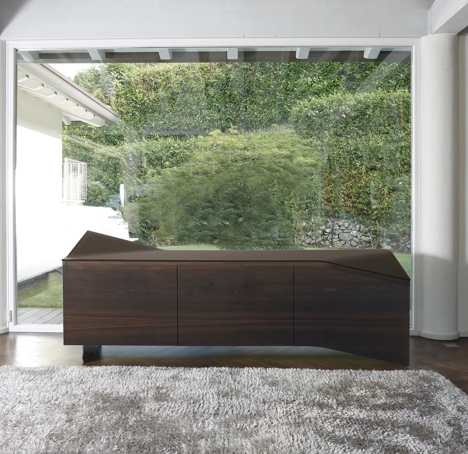 CLIO, Sideboard with a sophisticated design