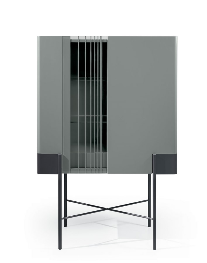Valley cabinet, Cabinet with lacquered doors