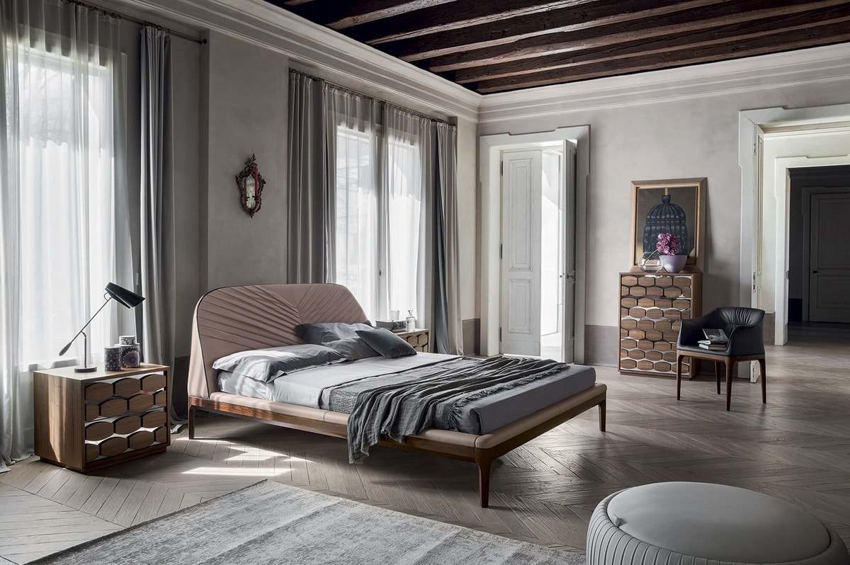 MICHELANGELO, Bed with solid wood frame upholstered 
in leather