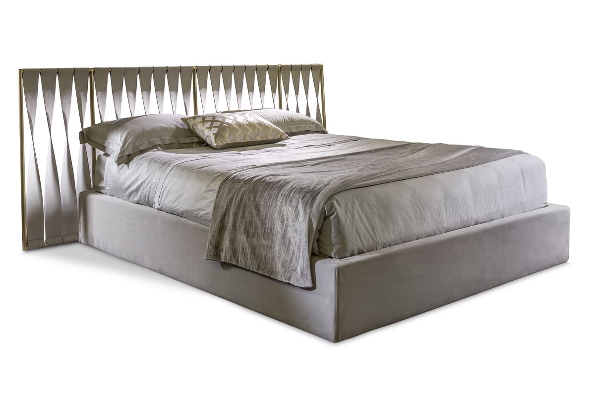 Twist bed, Bed with leather headboard