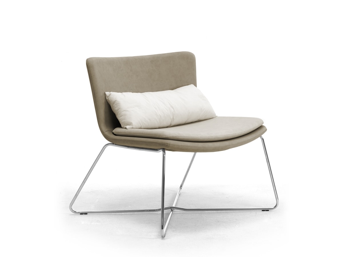 Lizzy, Lounge armchair with metal base