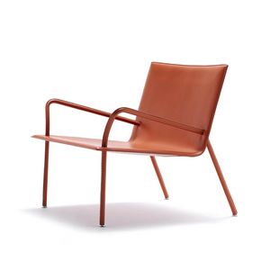 Lys W, Lounge armchair upholstered in leather