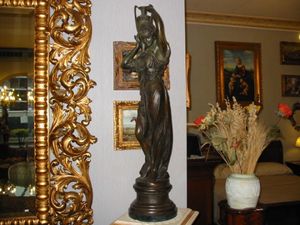 Art.403, Statue in the shape of a woman