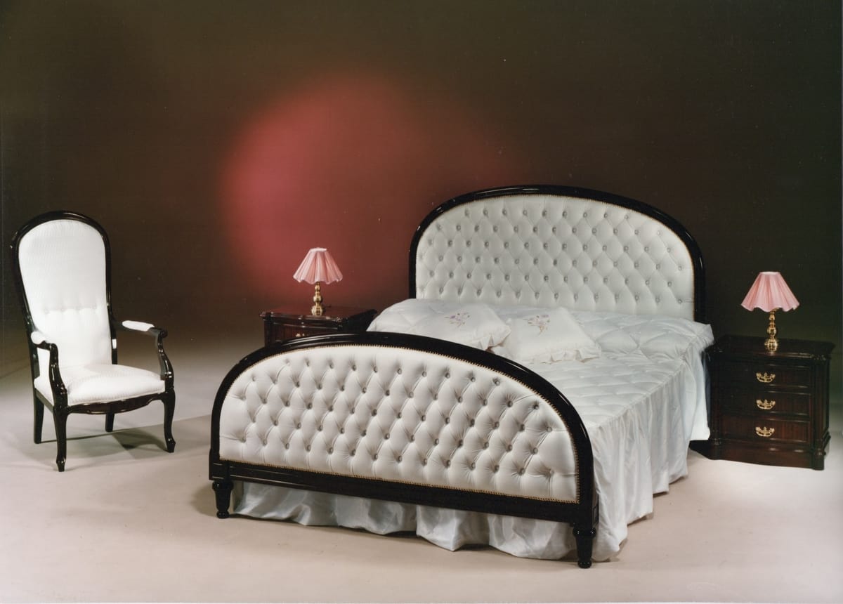 2195 BED, Classic English style bed