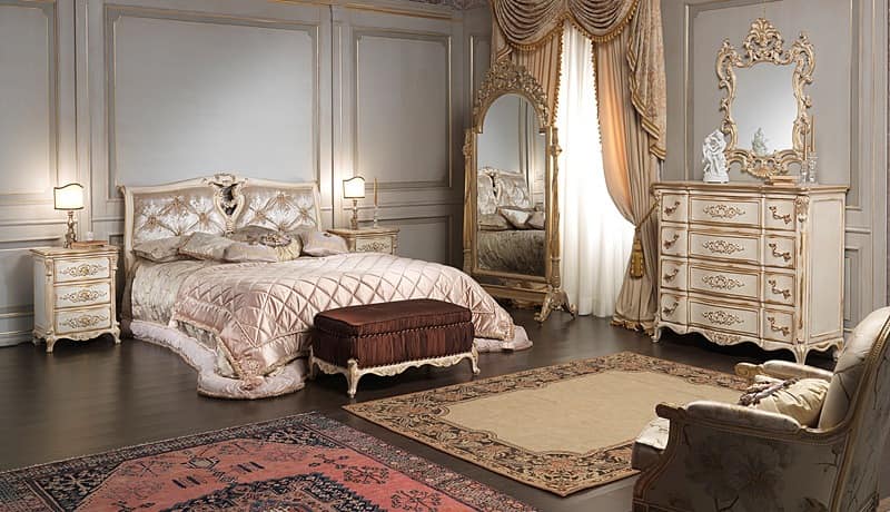 Art. 2006/970, Luxury bed, Louis XVI style, with handmade decorations