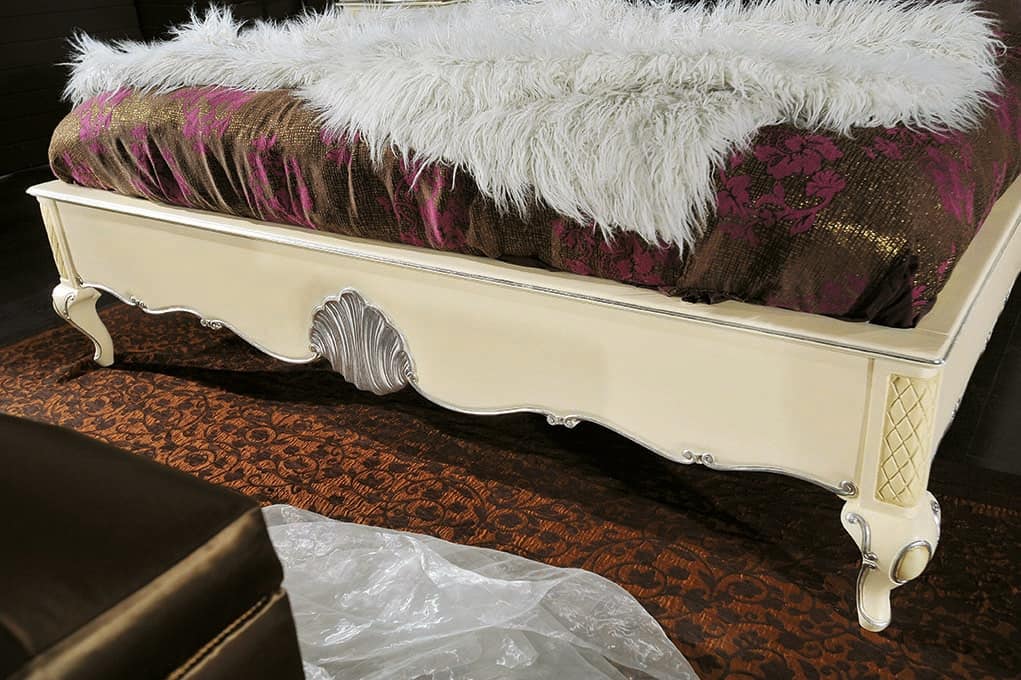 Art. 726, Lacquered double bed, with headboard tufted