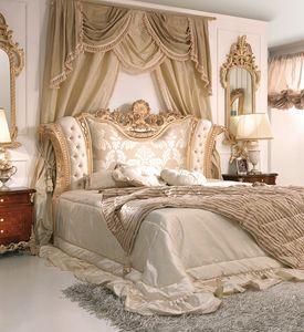 Art. 800, Luxurious bed with padded and carved headboard