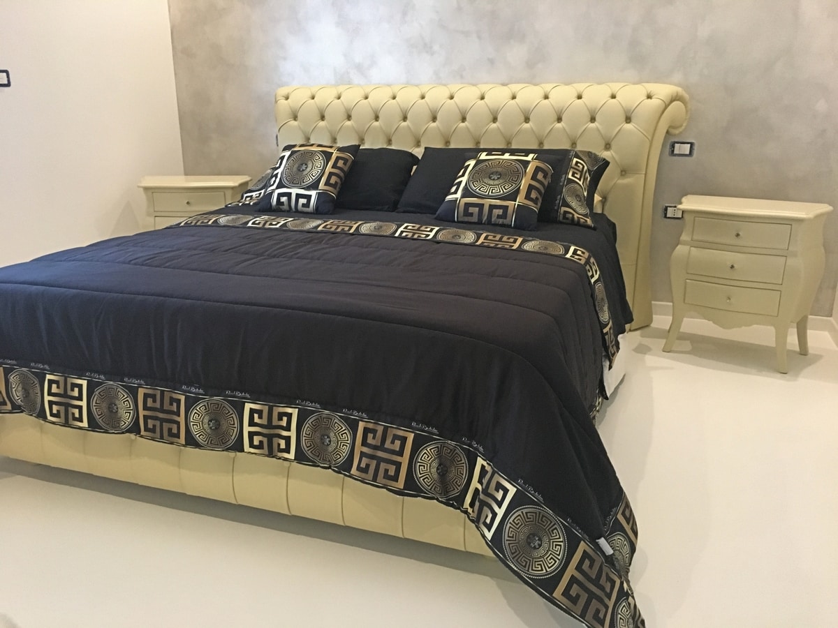 Chesterfield Storage, Classic bed with upholstered structure