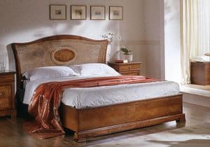 D 705, Classic bed with headboard in cane