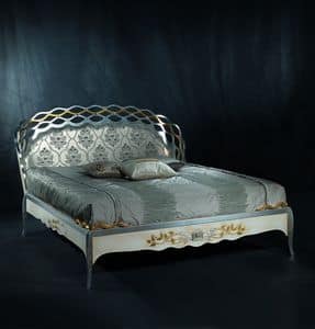 LE18 F15 Blanca, Luxurious bed, lacquered wood, gold leaf decorations