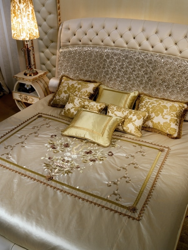 LE20 Vanity bed, Luxurious lacquered bed, quilted headboard and footboard