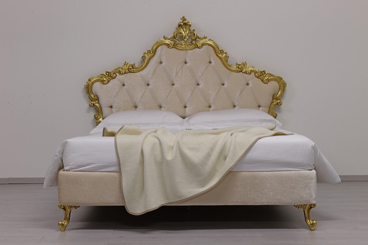 Luana, Classic bed with leather headboard
