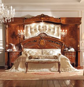Reggenza Luxury X072 X075, Bed with finely decorated wooden boiserie