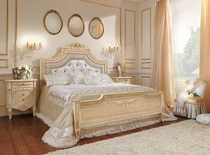 Reggenza Luxury X170, Luxurious bed with gold leaf decorations