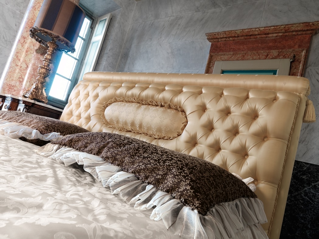 Tintoretto, Luxurious bed, capitonnè, for classic badrooms