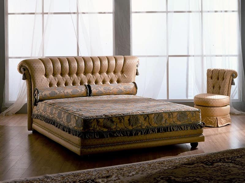 Tiziano bed, Wooden bed, classic, quilted, for rooms of hotels
