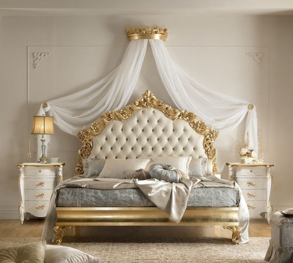 Verdi Art. 781 - 783, Bed with finely carved headboard