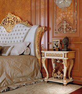 Art. 810/C, Luxurious nightstand with hand carved details
