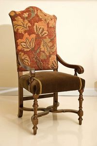 Art. 95/A chair with armrests, Chair with armrests, covered in fabric, with classic lines