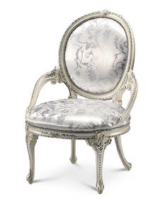 1735/S, Classic chairs with medallion backrest