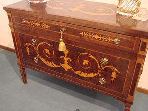 Art. 148, Luxurious chest of drawers with maple wood inlay