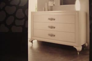 Art. 778, White lacquered chest of drawers suited for lusury bedrooms