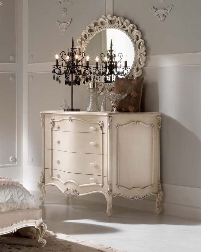 Chippendale chest of drawers lacquered, Chest of drawers with silver leaf decorations