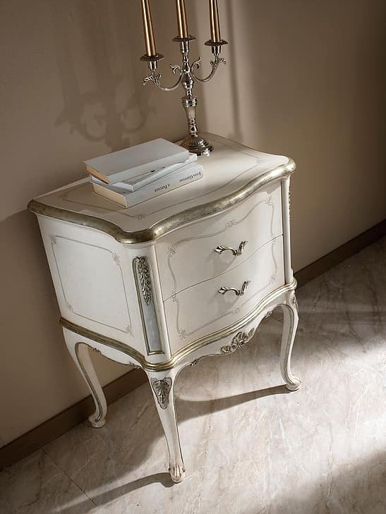 P 702 L, Lacquered chest of drawers, style 700, silver leaf decorations