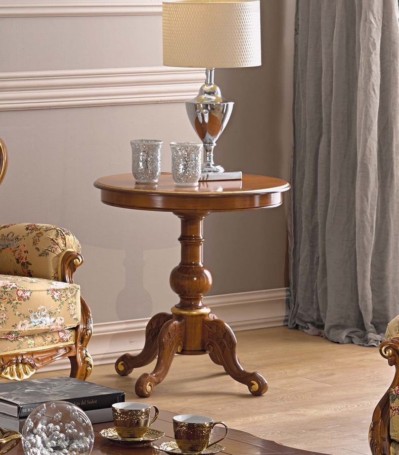 Chippendale side table, Round wooden side table