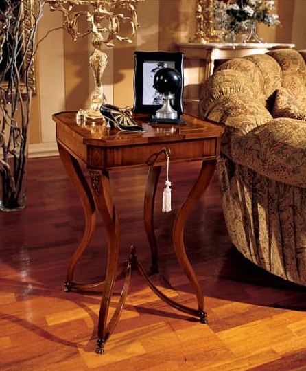 Marika side table 739, Classic style square coffee table in wood with curved legs