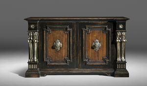 Art. 834/N sideboard, Sideboard decorated with carved pillars