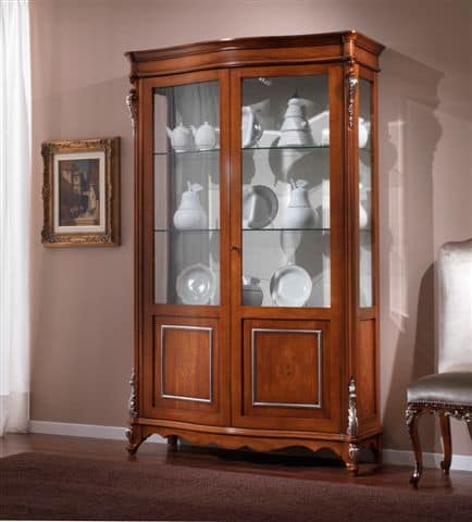3625 DISPLAY CABINET, Classicl display cabinet with 2 doors suited for dining rooms