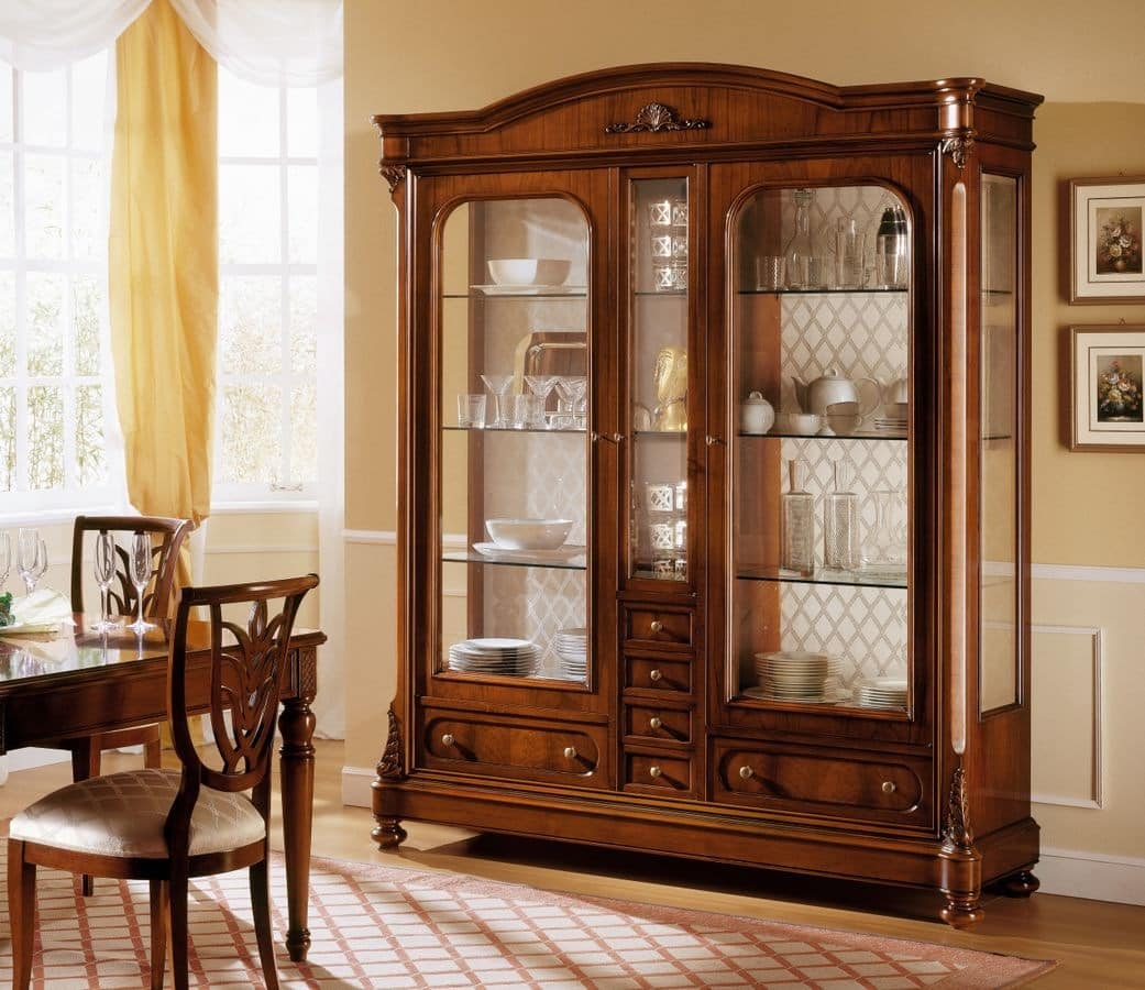 Classic walnut display cabinet with 2 doors, various versions ...