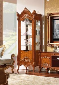 Prestige Plus PP51, Showcase with decorations of classical inspiration, golden details