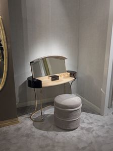 Hotel de Ville Toilette, Make-up toilet with flap compartment