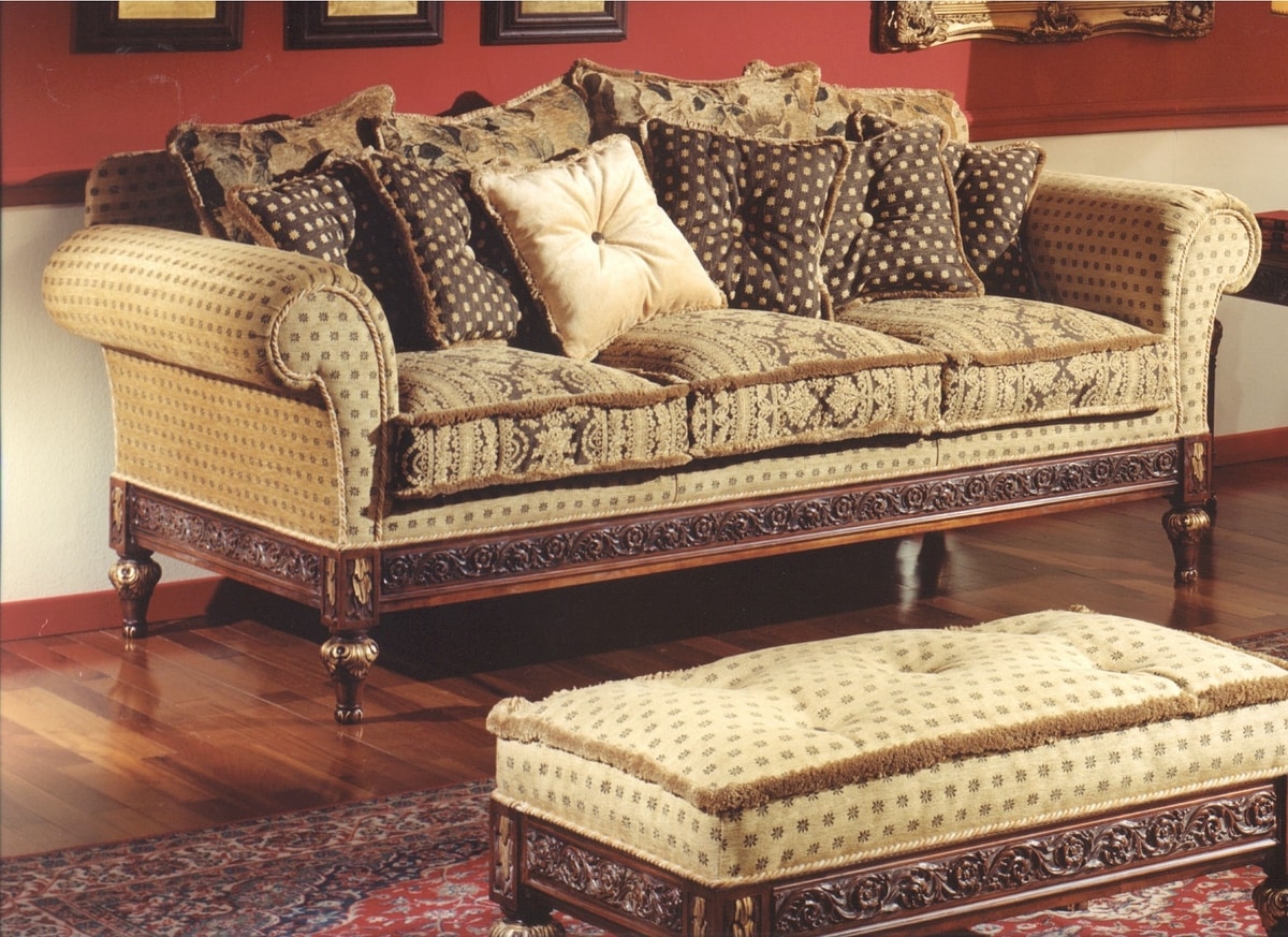 3150 sofa, Three-seater sofa for classic style sitting rooms