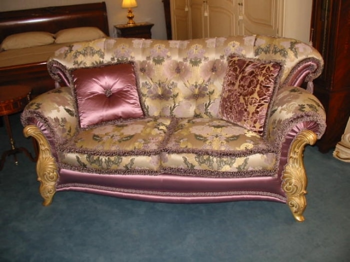 Art.108, Classic style sofa, with carvings