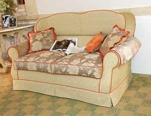 Kiss, Classic style sofa for living rooms