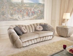 Pearl, Luxury sofa with carved feet