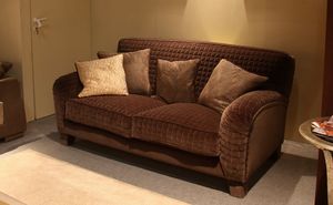 Tango, Upholstered sofa in classic style, made entirely by hand