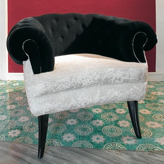 Audrey, Classic luxury Armchair with quilted covering
