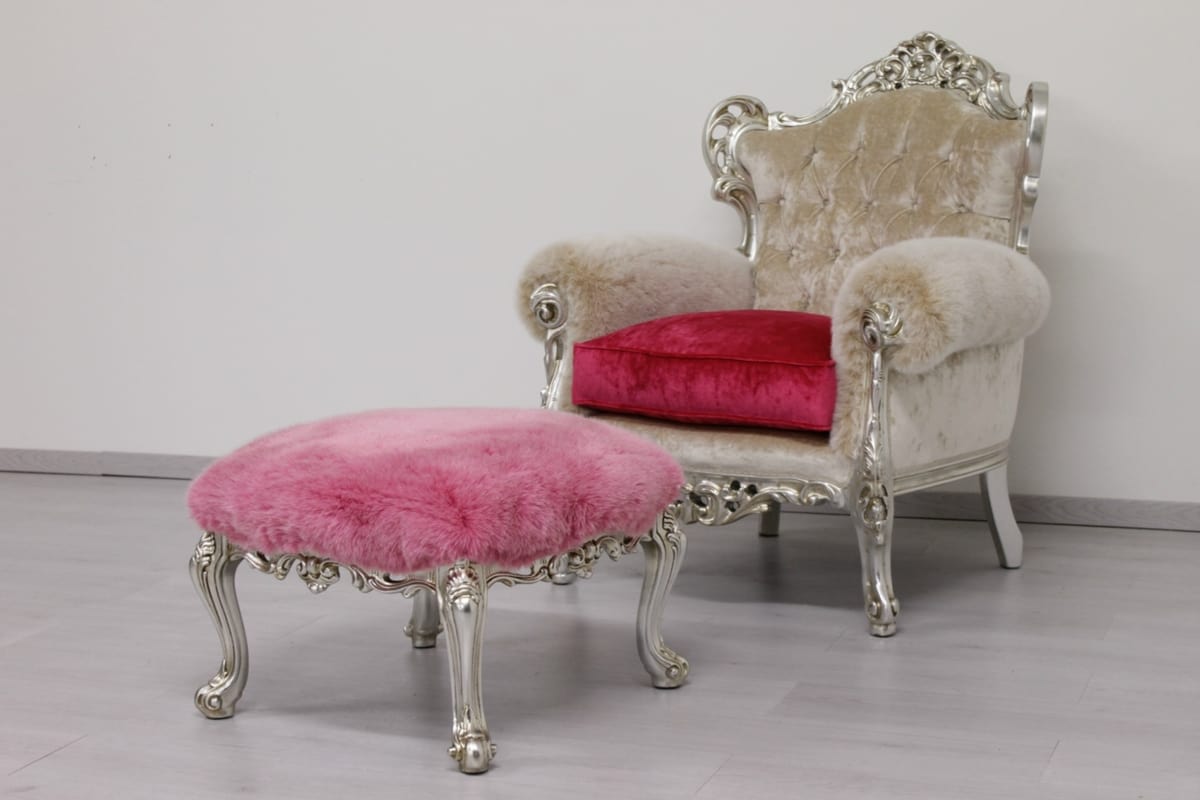 Stradivari fabric, Spacious baroque armchair, in red fabric