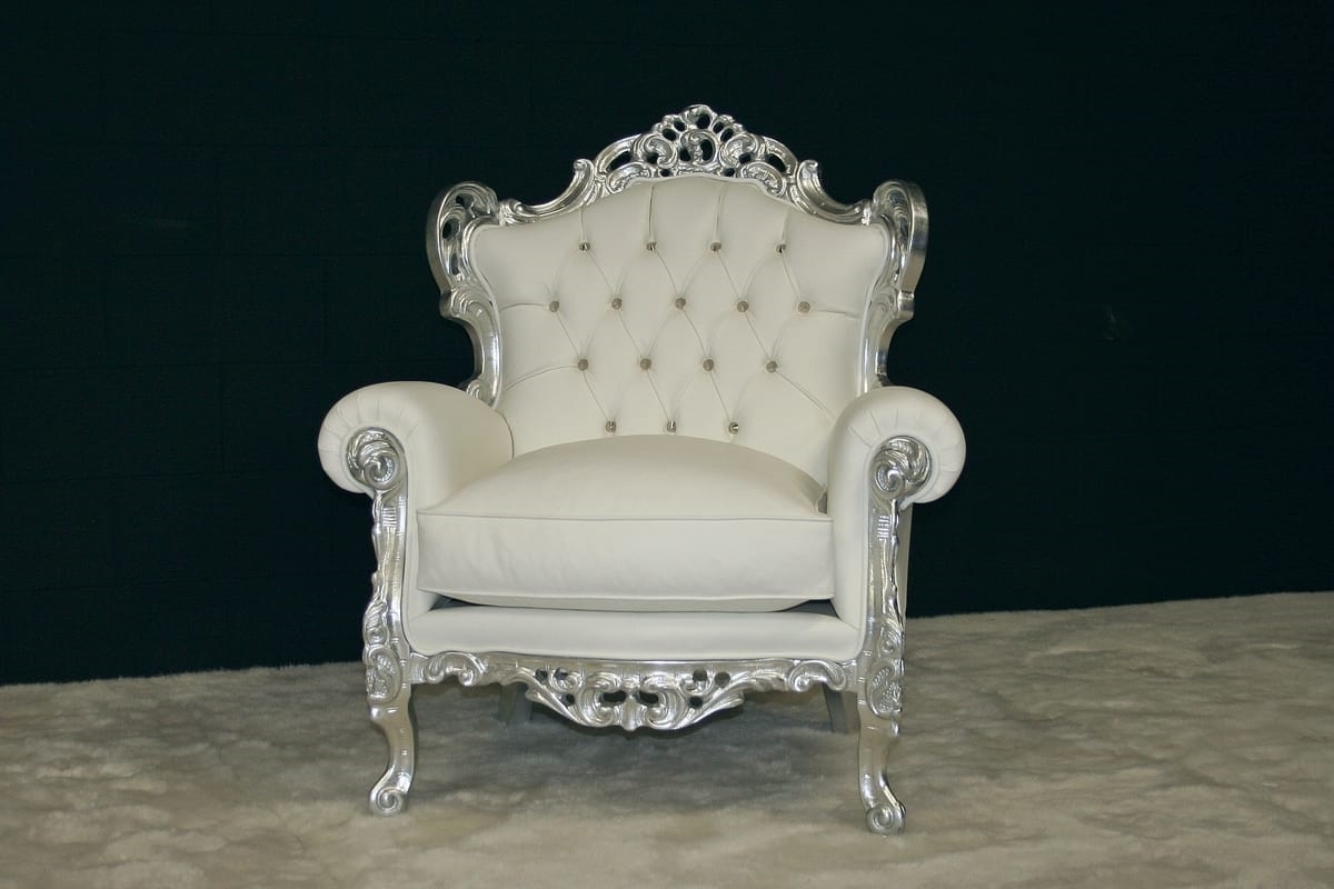 Stradivari leather, Luxurious armchair, covered in leather
