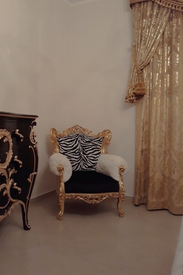 Stradivari animalier, Baroque armchair with zebra fabric